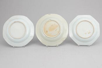 A set of three blue and white plates and a hot water dish, Qing dynasty, 18th/19th Century.