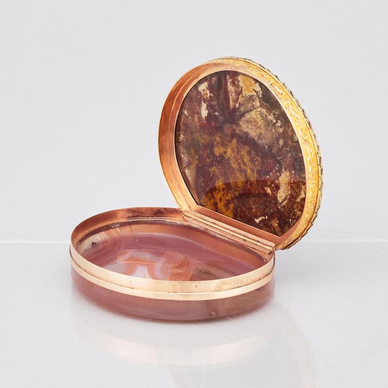 An 19th century agate and gold box, possibly French.