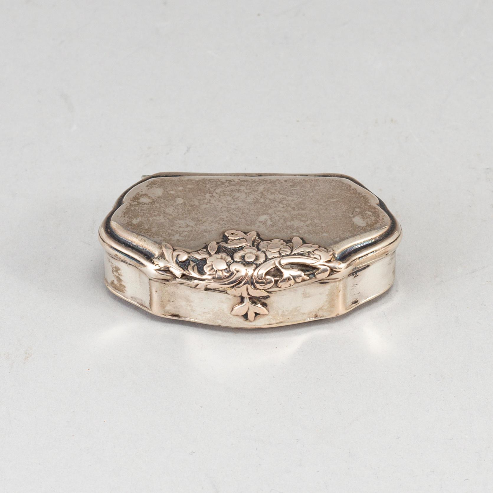 An 18th century parcel-gilt silver snuff-box, unidentified marks.