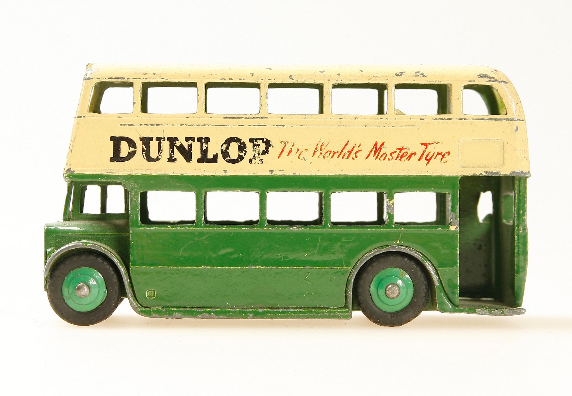 LEKSAKSBILAR, 19 st, Corgi och Dinky.