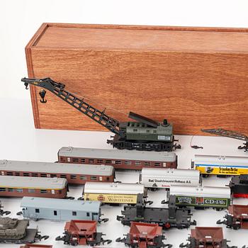 A collection of locomotives and carriages. Including Märklin, Z scale.