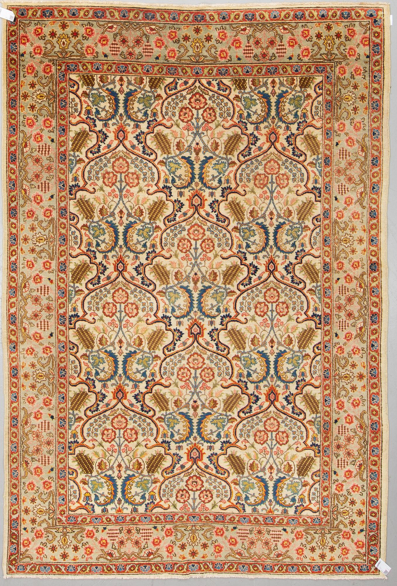 A carpet, semiantik Täbris, 290 x 195 cm.