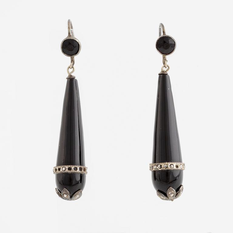 Necklace and a pair of earrings, silver, onyx, mother-of-pearl, and pyrite.