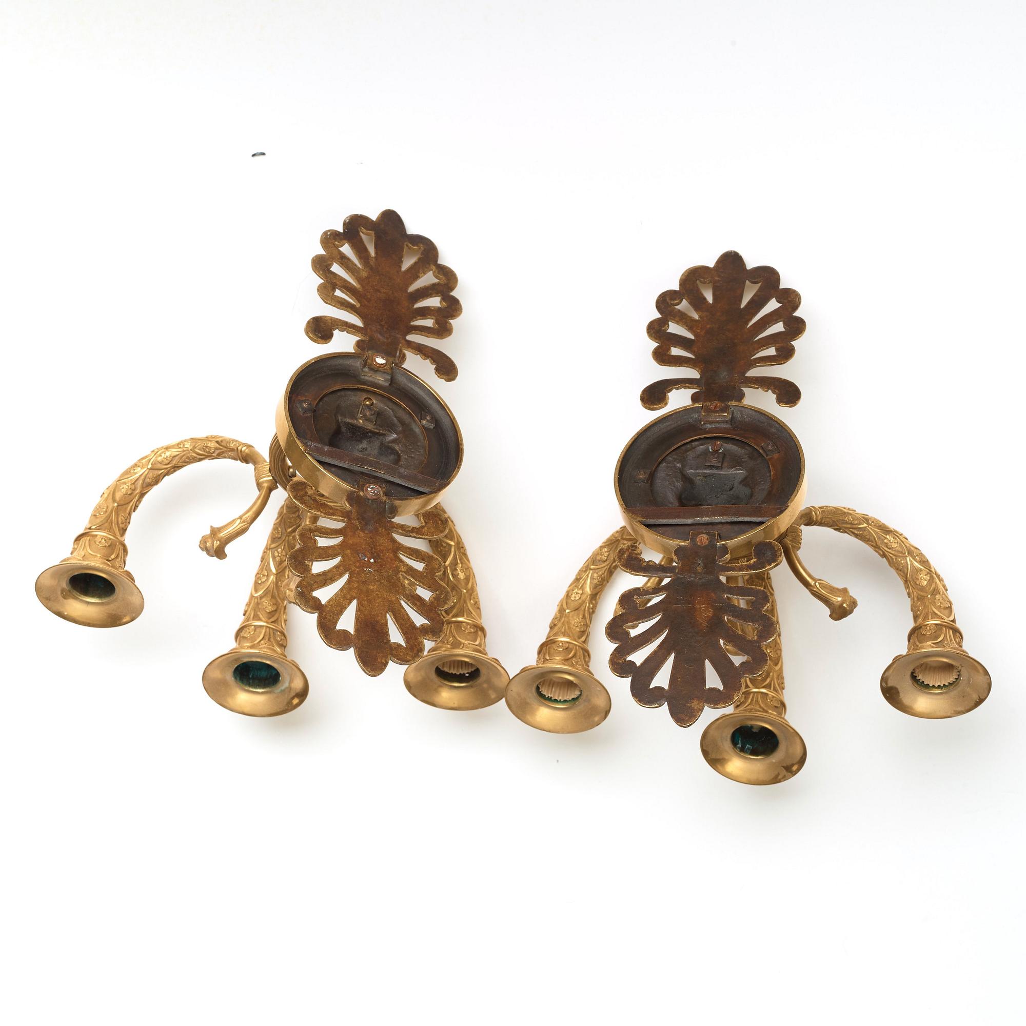 APPLIQUER, för tre ljus, ett par, fransk empire, 1800-talets början.