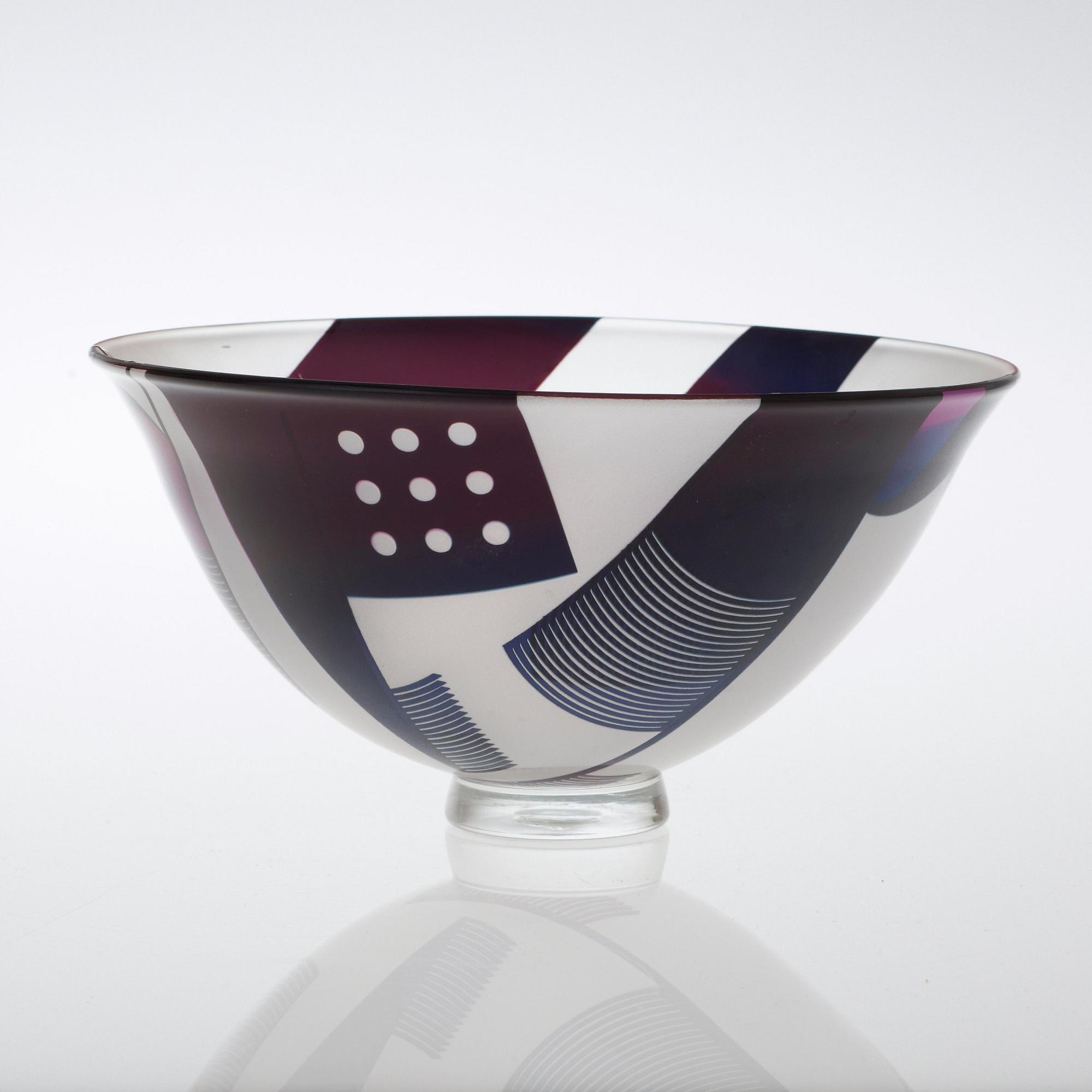 A Klas-Göran Tinbäck blasted glass bowl, 1997.