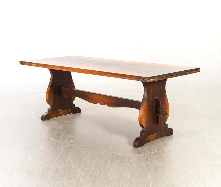 A 1940's 11 pcs dining table and chairs.