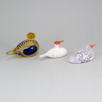 Three glass birds, incl. Bertil Vallien, Kosta.