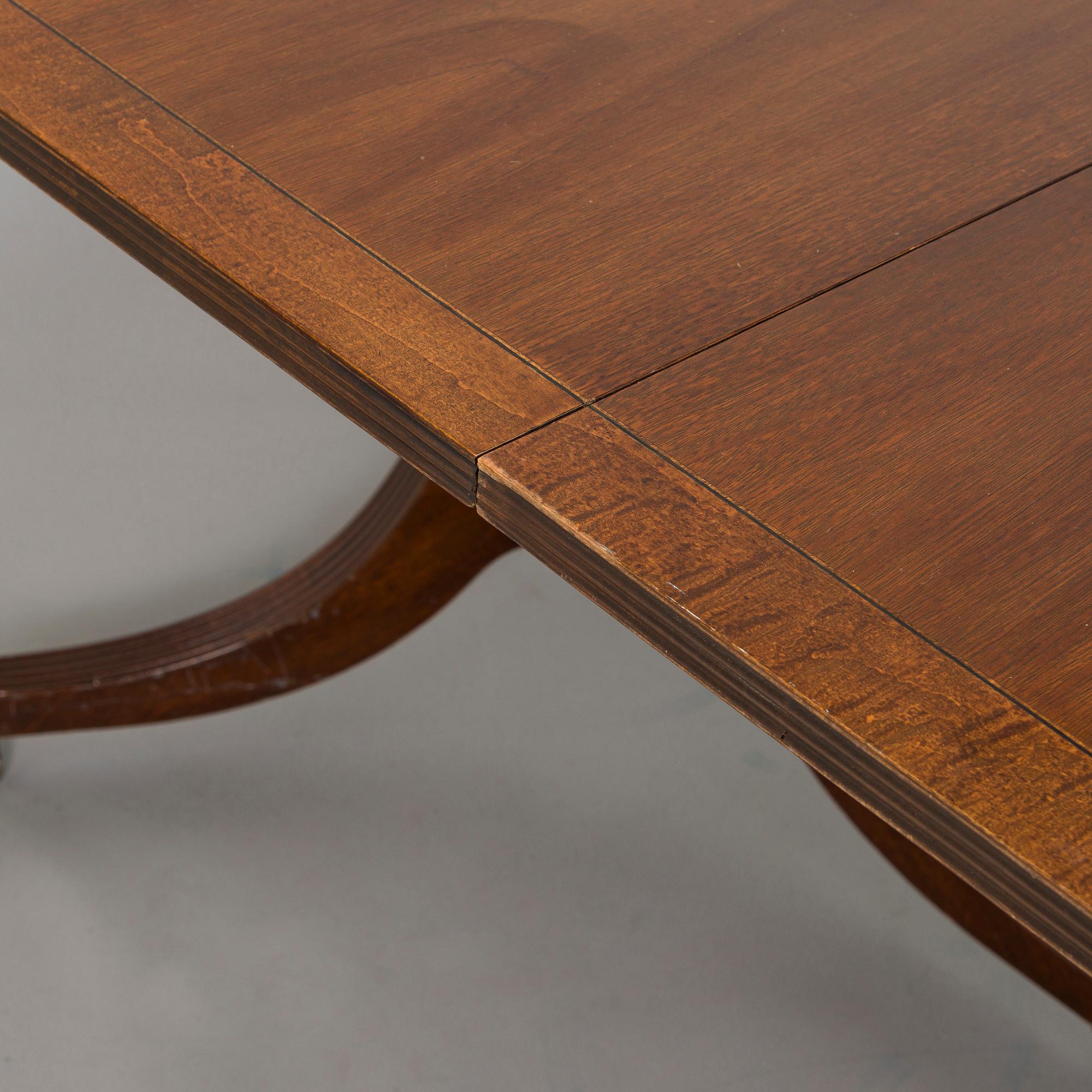 Ruokapöytä, englantilainen, regency-tyyli, 1900-luku.