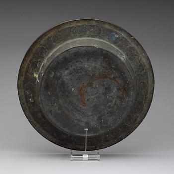 A bronz basin, late Qing dynasty (1644-1912).