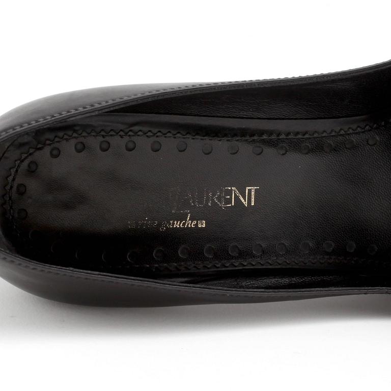 YVES SAINT LAURENT, ett par pumps. Storlek 37,5.