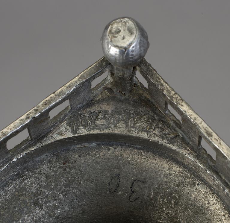 LJUSSTAKAR, 3 st snarlika, tenn, oidentifierade stämplar, sannolikt bla Stockholm, 1800-talets första hälft.