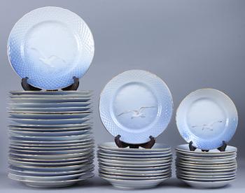 MAT OCH KAFFESERVIS, ca 110, delar "Måsen", porslin, Bing & Gröndahl och Kongl Dansk.