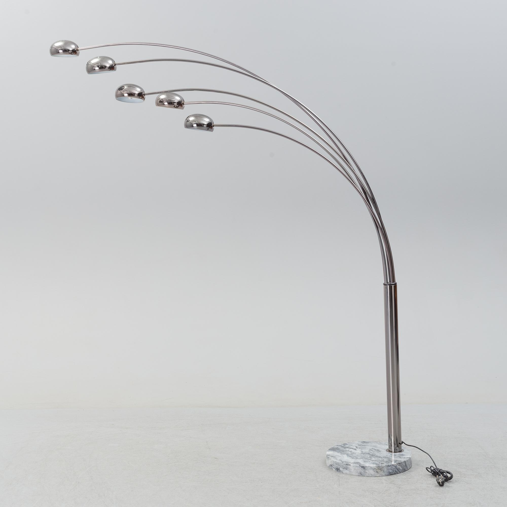 GOLVLAMPA, troligen "Gustav" av Ateljé Lyktan,1970-/1980 tal.
