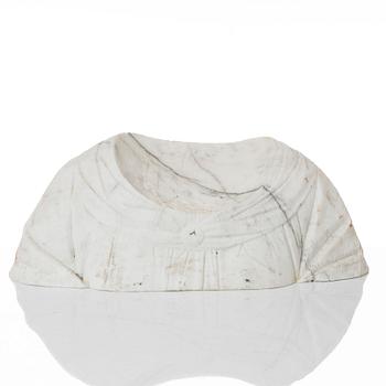 Antique-style bust, Carrara marble, 20th century.