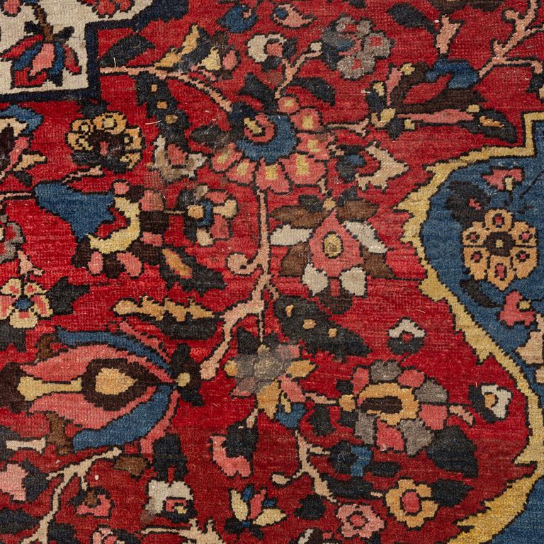 A Bakhtiari carpet, c. 305 x 205 cm.