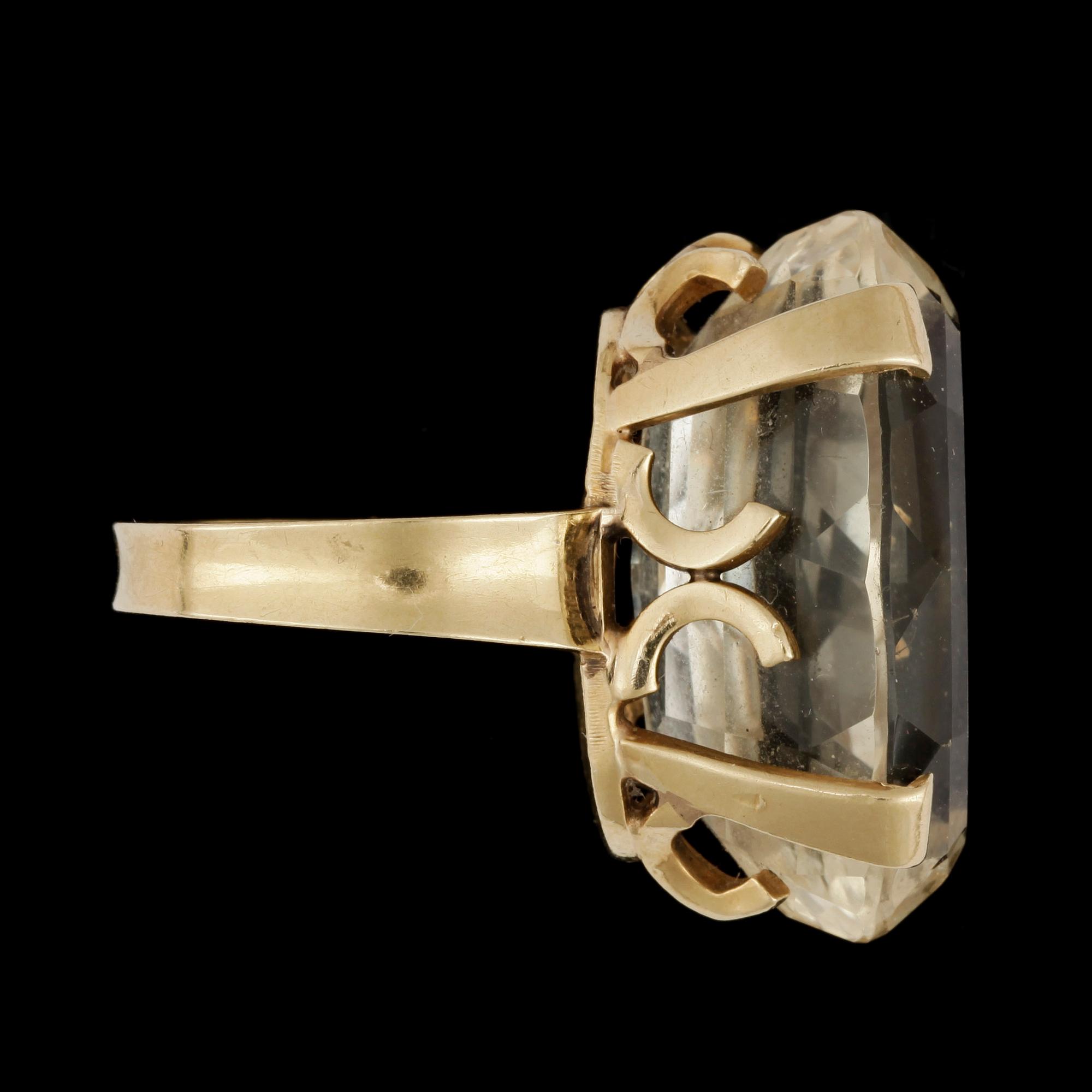 RING, lägst 18k med ljusgul citrin. Vikt 13,6g.