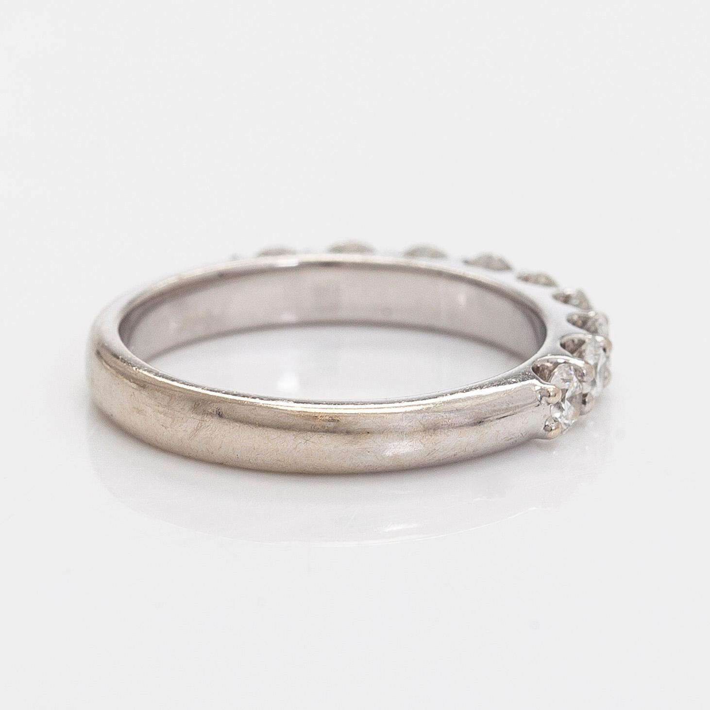Ring, briljantslipade diamanter, 14K vitguld.