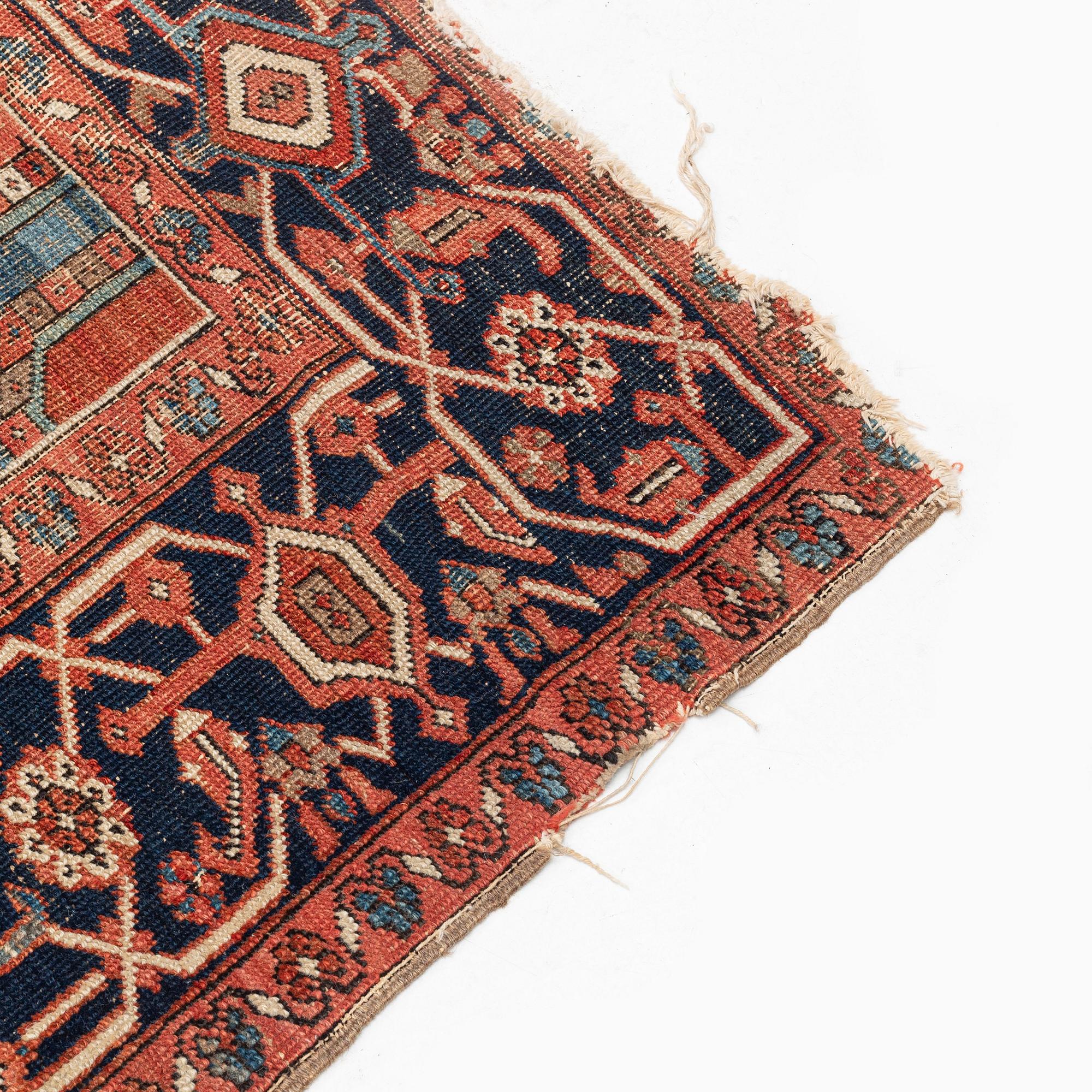 An antique Heriz carpet, ca 350 x 317 cm.