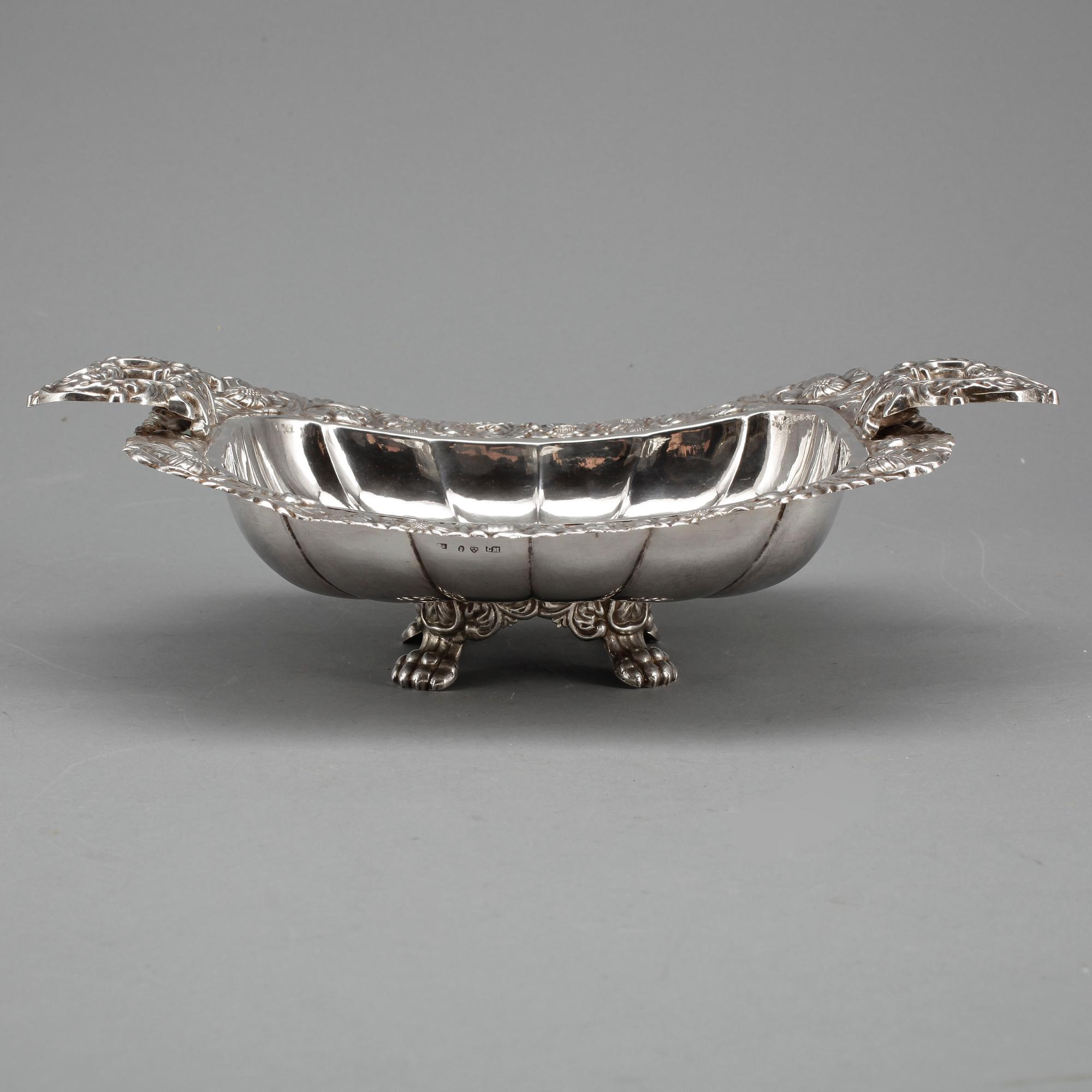 SKÅLFAT, silver, Gustaf Möllenborg, Stockholm, 1800-talets första hälft (otydlig årsstämpel). Vikt ca 408 gram.