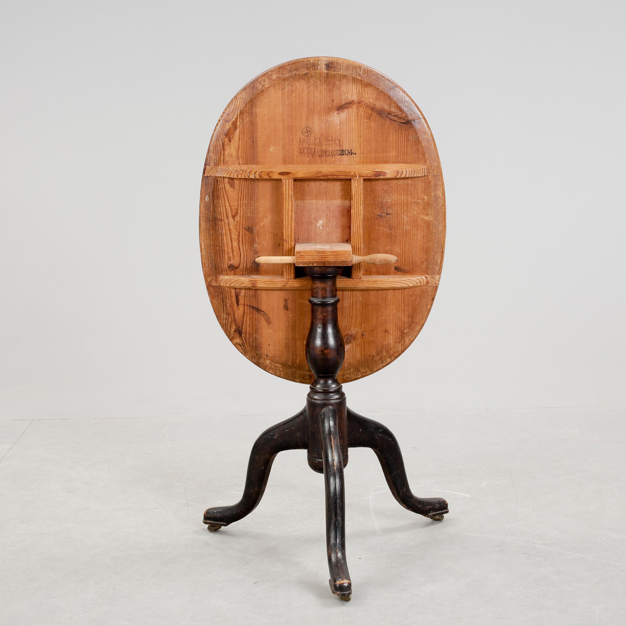 FÄLLBORD, av Jacob Sjölin (mästare i Köping och Kungsör 1767-1785).