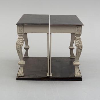 KONSOLBORD/SIDOBORD, ett par, 1900-tal.