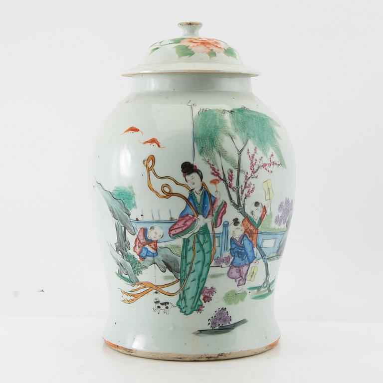 Lockurna Kina 1900-tal porslin.