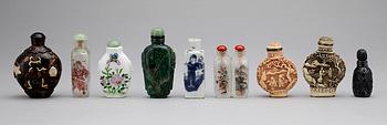 SNUSFLASKOR, 9 st, bla porslin, glas, ben, trä, Kina, 1900-tal.