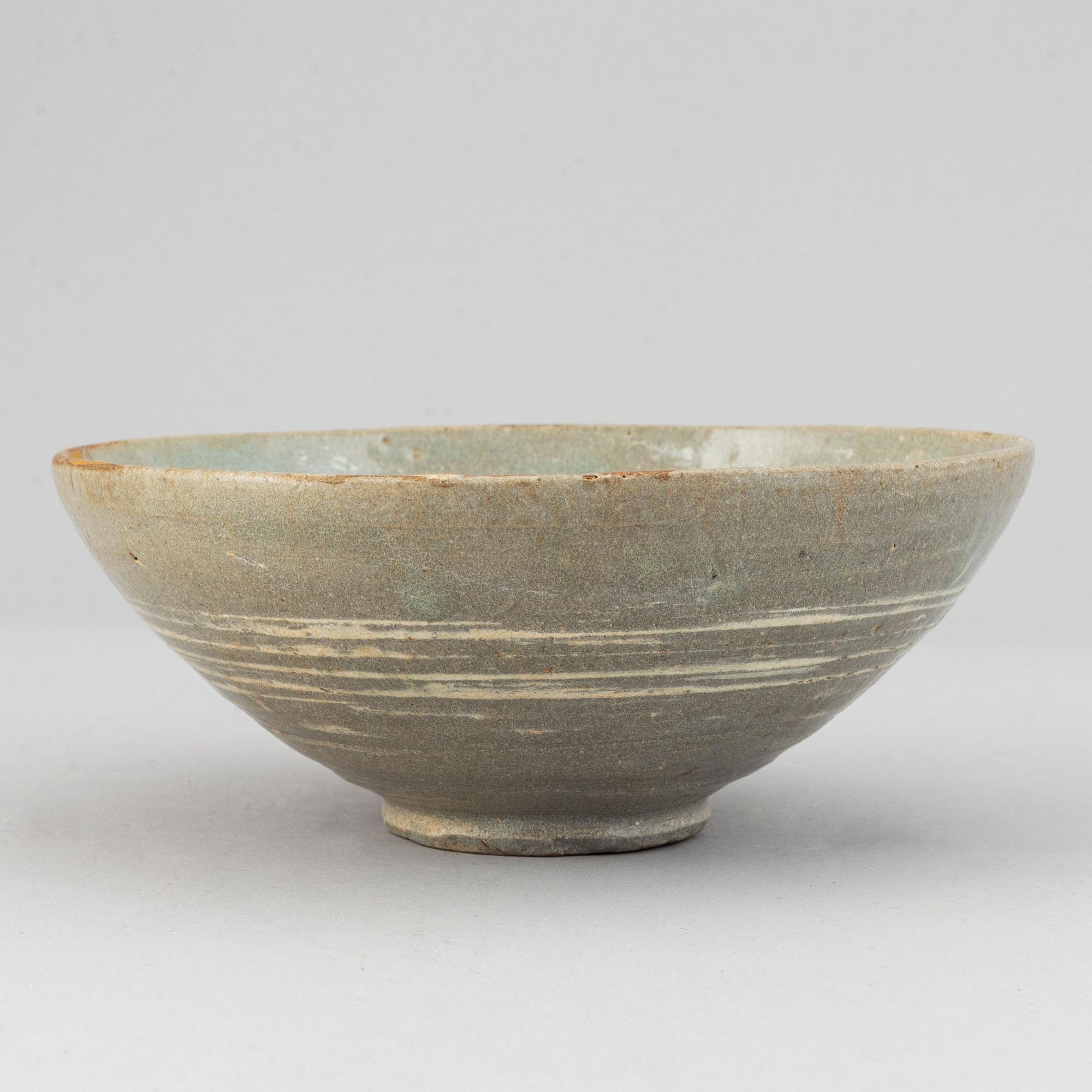 A Korean Koryo ceramic bowl, 15th century.