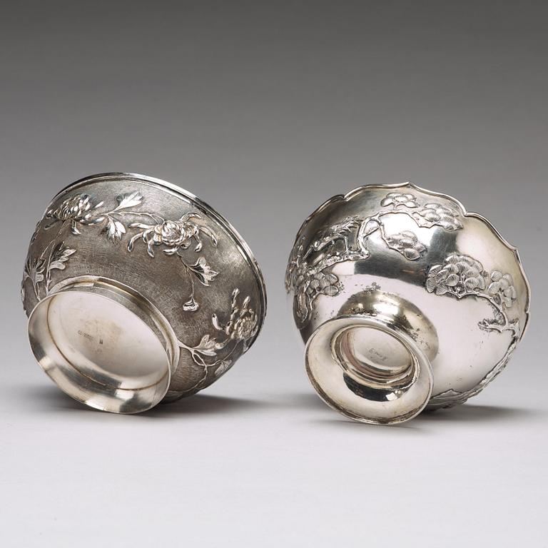 SKÅLAR, silver, två stycken. Shanghai, tidigt 1900-tal. En med mästarstämpel ZeeWo.