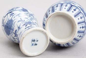 VASER, 2 st, porslin, Kina, sannolikt 1800-tal.