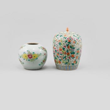 LOCKURNOR, 2 st, porslin, Kina, 1800/1900-tal.