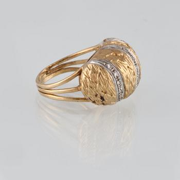 RING, 18K guld med åttkantslipade diamanter, importstämplad. Vikt 9,6 gram.