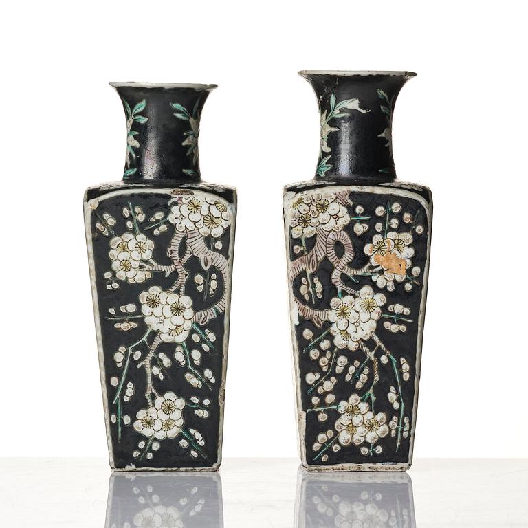 A pair of famille noire vases, late Qing, c. 1900.