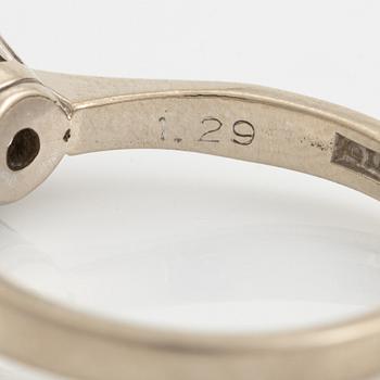 18K white gold and brilliant cut diamond solitaire ring, 1,29 ct.