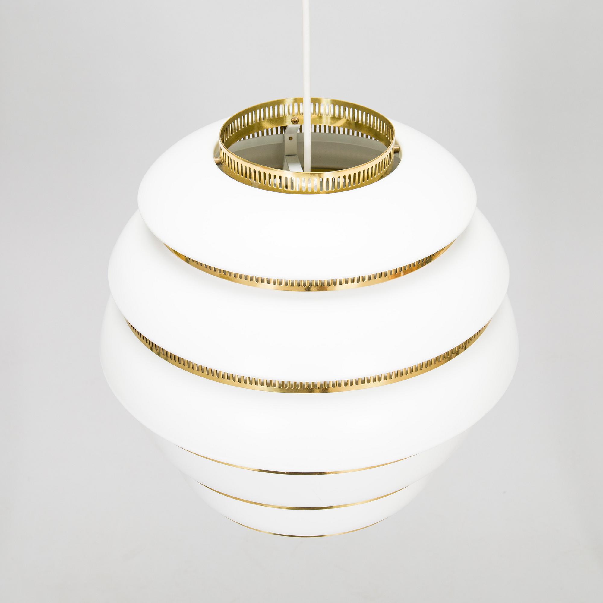 Alvar Aalto, taklampa, "Bikupa" A331, Artek 2000-tal.