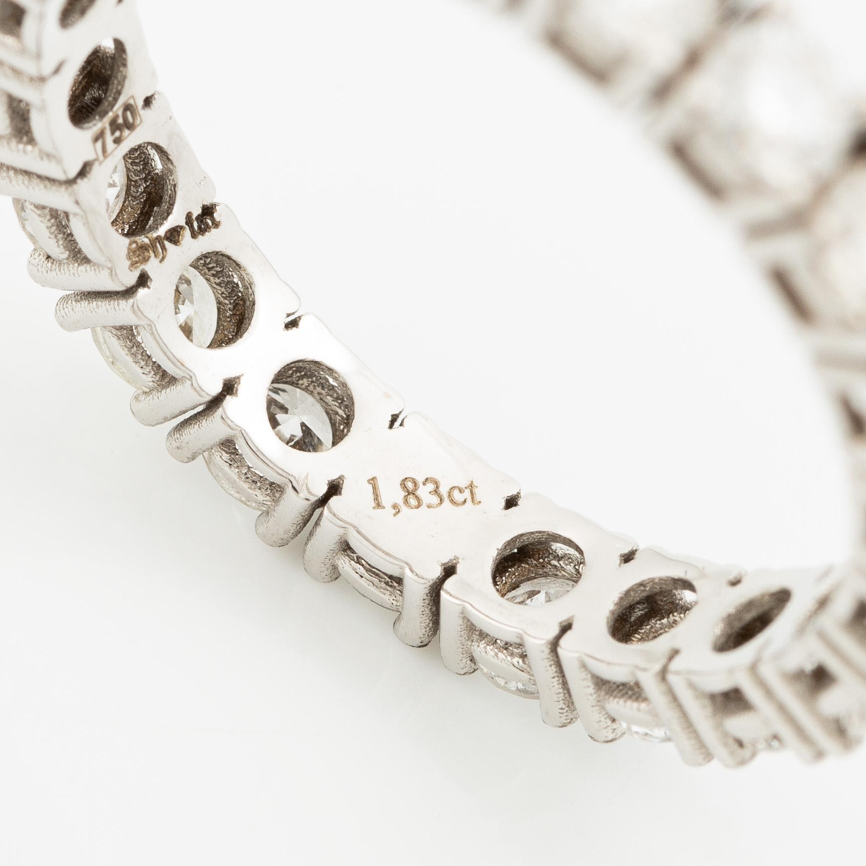 Full eternity ring in 18K white gold set with brilliant-cut diamonds.