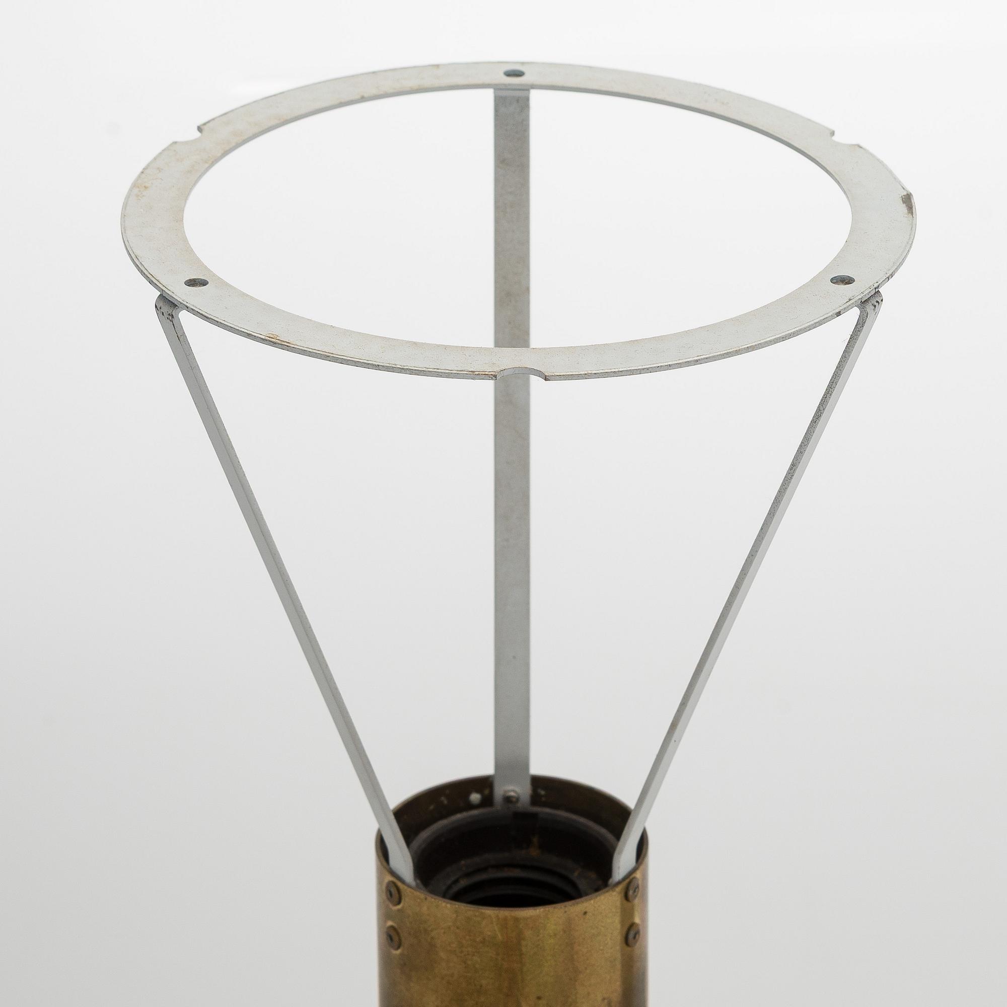 Hans-Agne Jakobsson, pöytävalaisin, malli B142,  Markaryd, 1960-70-luku.