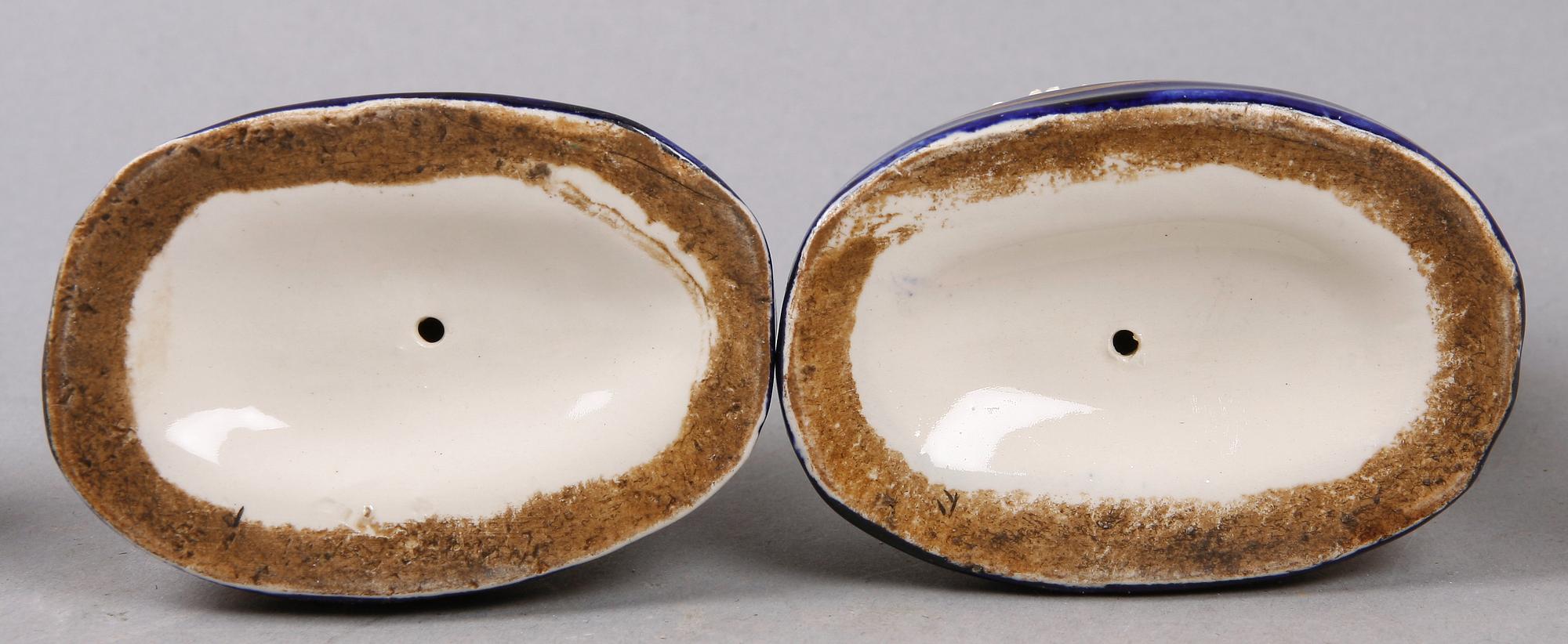 FIGURINER, 3 par, porslin, Staffordshire-typ, England, 1900-tal.