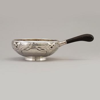 A Norwegian Art Nouveau silver serving dish maker's mark Jacob Tostrup, Oslo 1905.