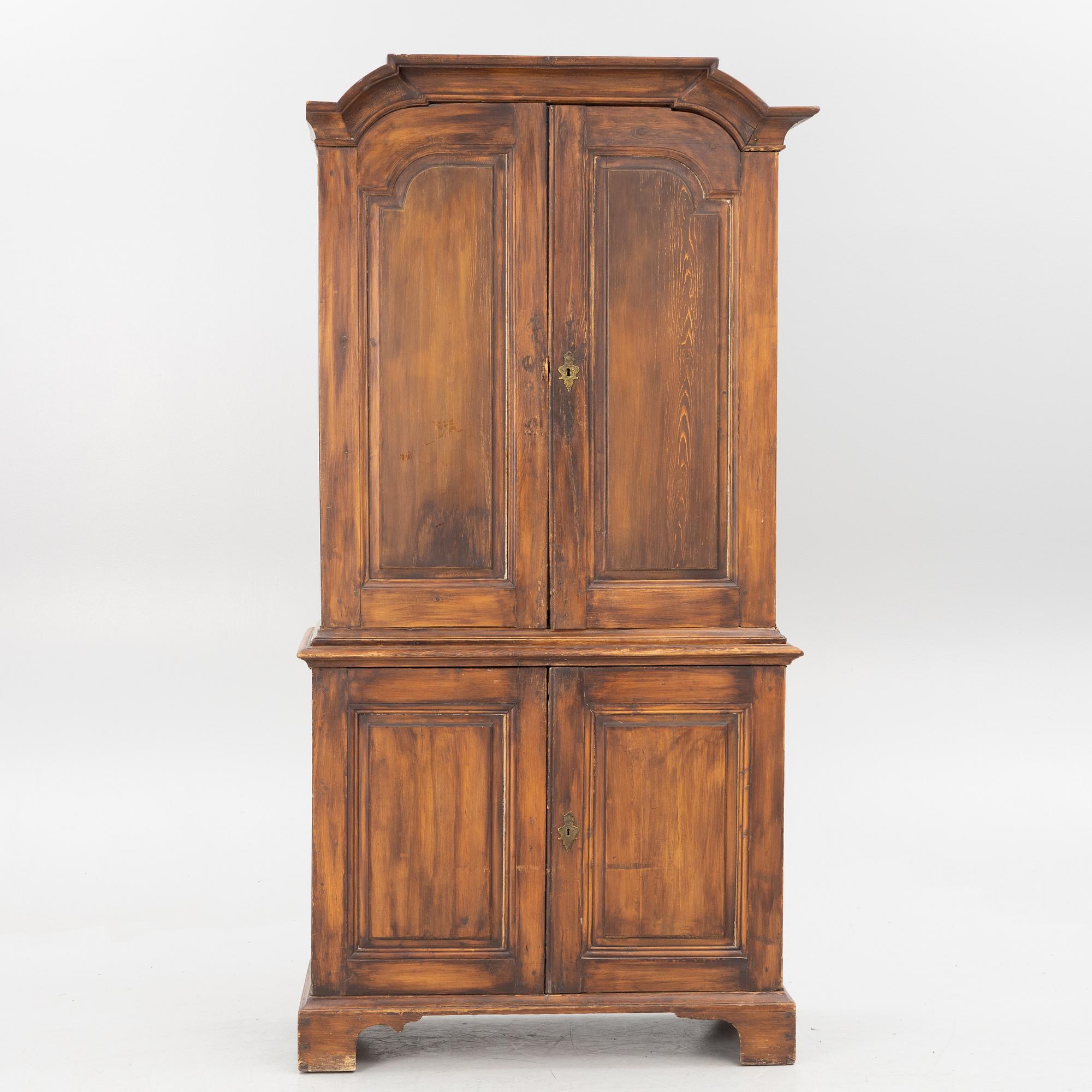 A cabinet, 18th/19th Century.