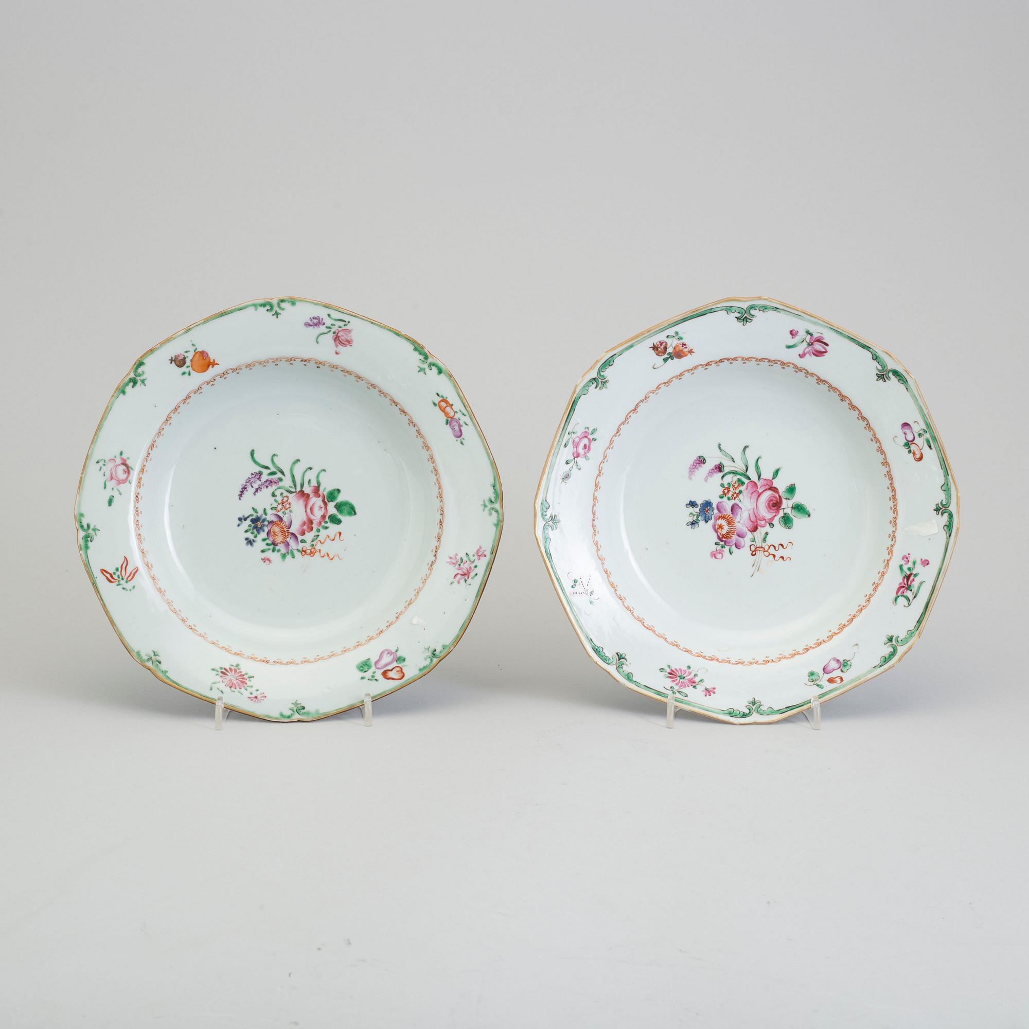 A pair of famille rose export porcelain soup dishes, Qing dynasty, Qianlong (1736-95).