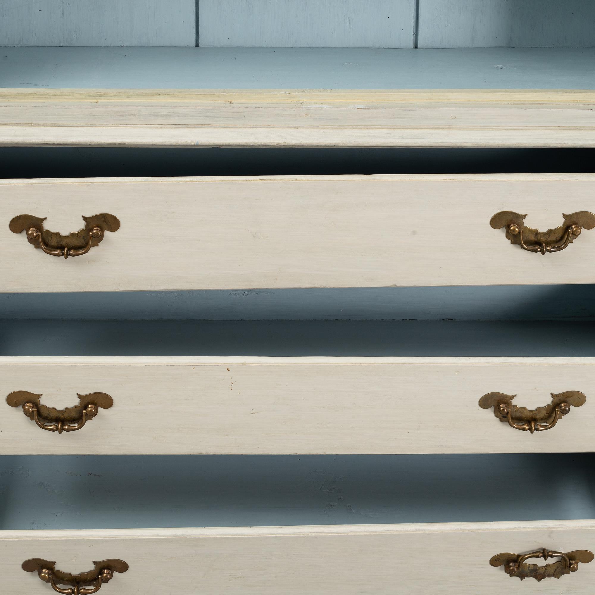 A late 18th or early 19th century cupboard.
