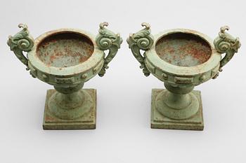 TRÄDGÅRDSURNOR, 1 par, 1900-talets första hälft.