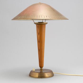 A mid 20th Century modell EA1288 table lamp from Asea.