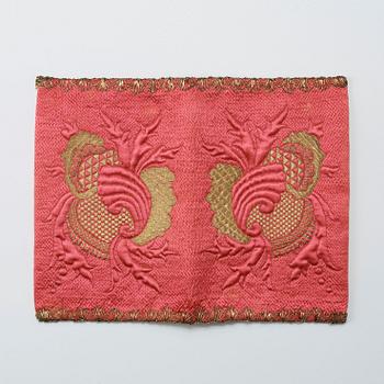 A WALLET, SILK. 17 x 11 cm. Sweden around the middle of the 18th century.