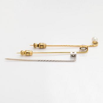 Kråsnålar, 3 st, briljantslipad diamant, pärlor, 14K och 18K guld och vitguld.