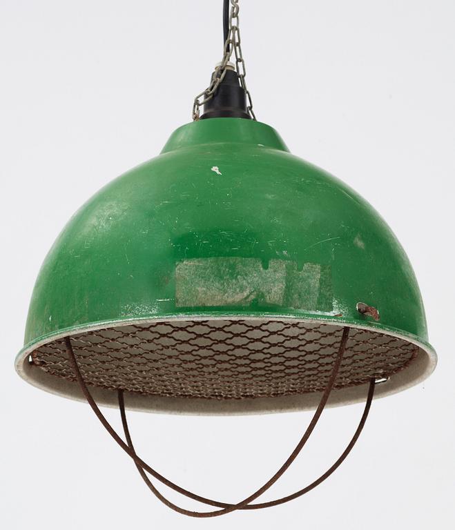 INDUSTRILAMPOR, ett par, 1900-talets andra hälft. H ca 35.