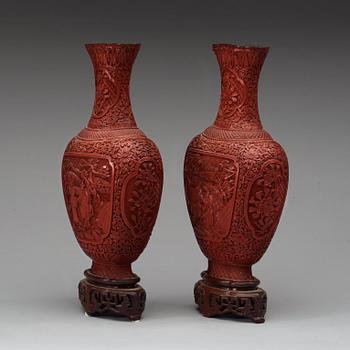 A pair of red lacquer vases, late Qing dynasty.