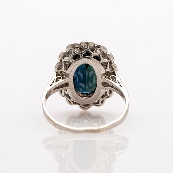 Ring, 18k vitguld, safir, diamanter.