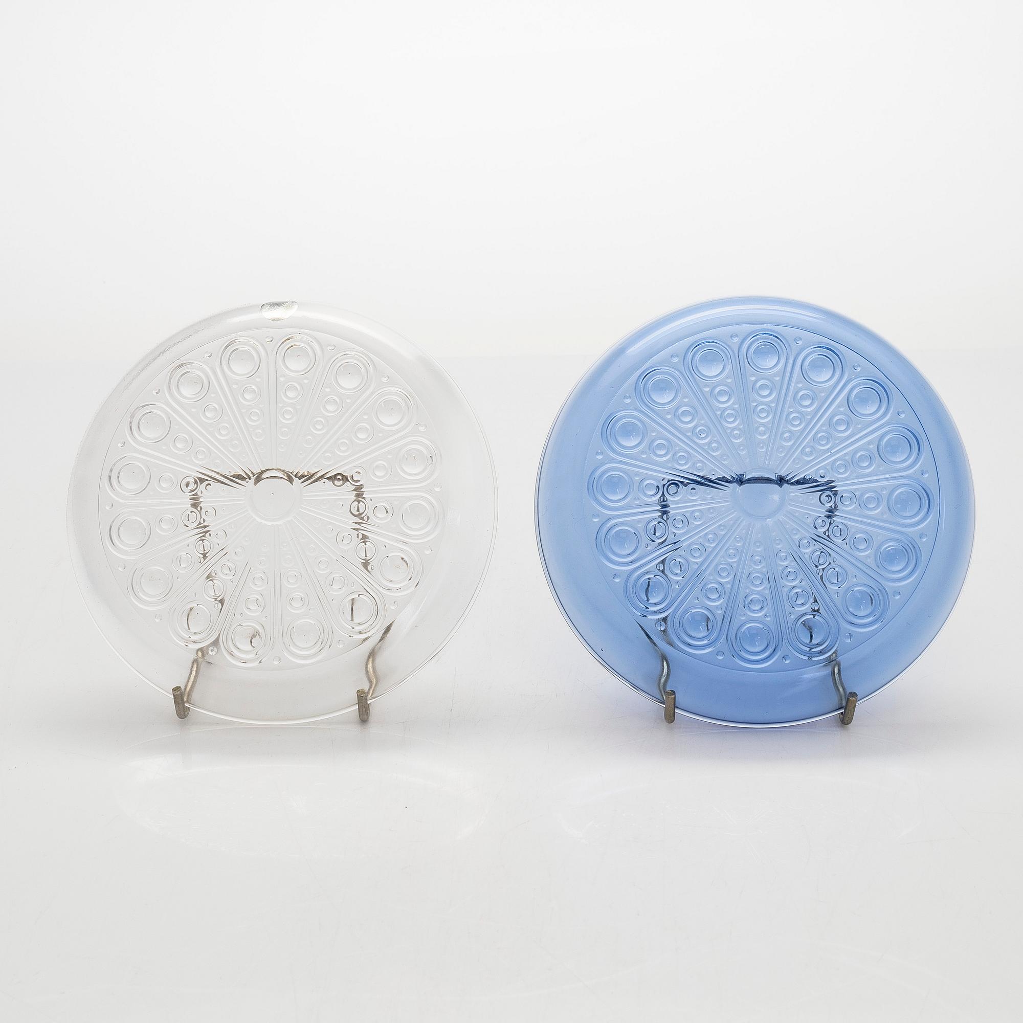 Nanny Still, lautasia, 14 kpl, kulhoja, 6 kpl, "Riikinkukko", malli 5221, 5325, Riihimäen Lasi.